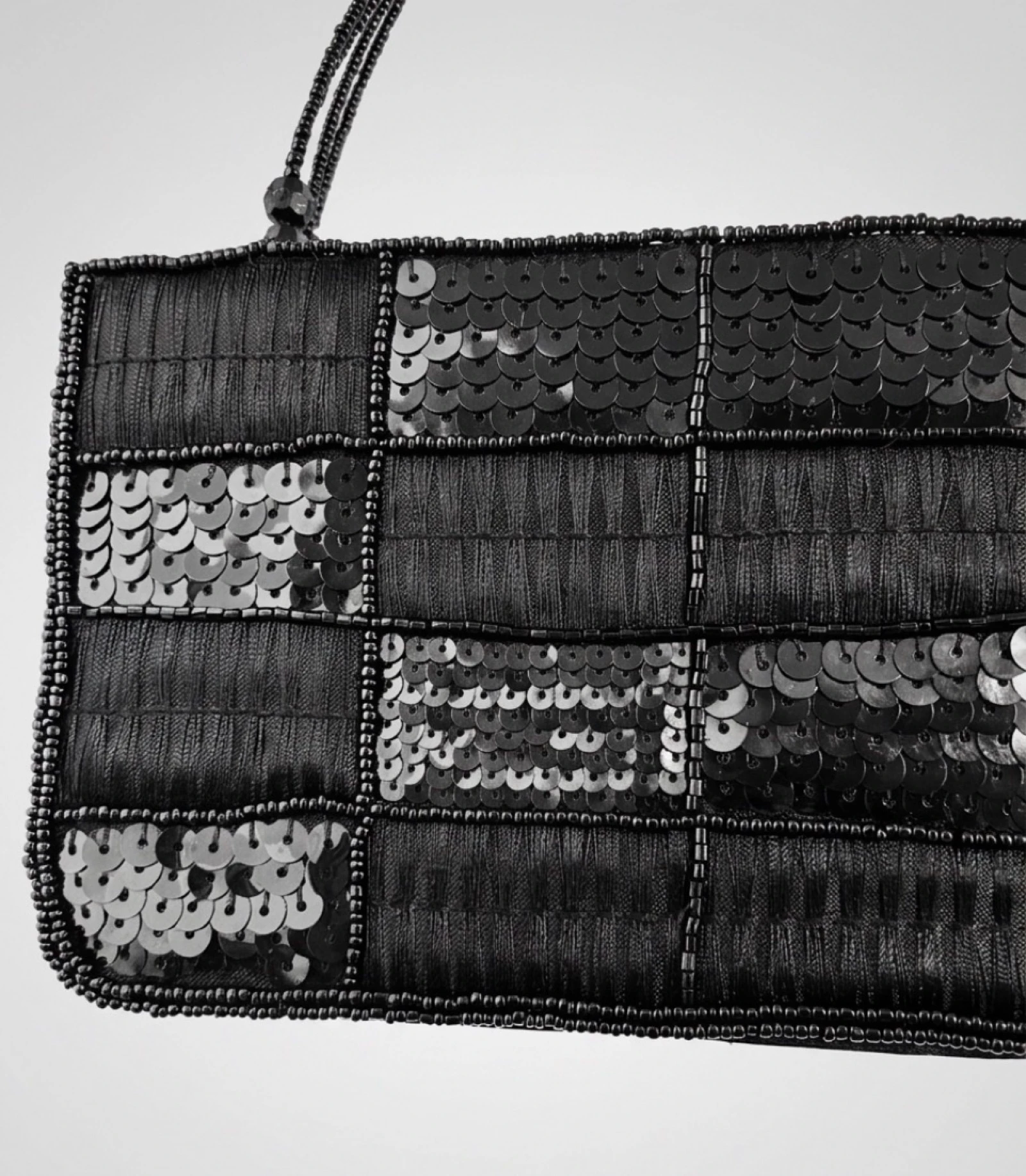 Bolso de hombro vintage de los 90s Y2K con lentejuelas y cuentas negras | Estilo de fiesta glamoroso y coqueto – photo 2